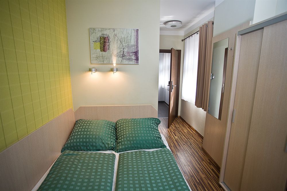 Great Polonia Dwarf Wroclaw Bed & Breakfast Eksteriør bilde