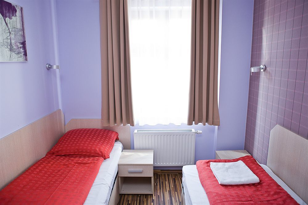 Great Polonia Dwarf Wroclaw Bed & Breakfast Eksteriør bilde