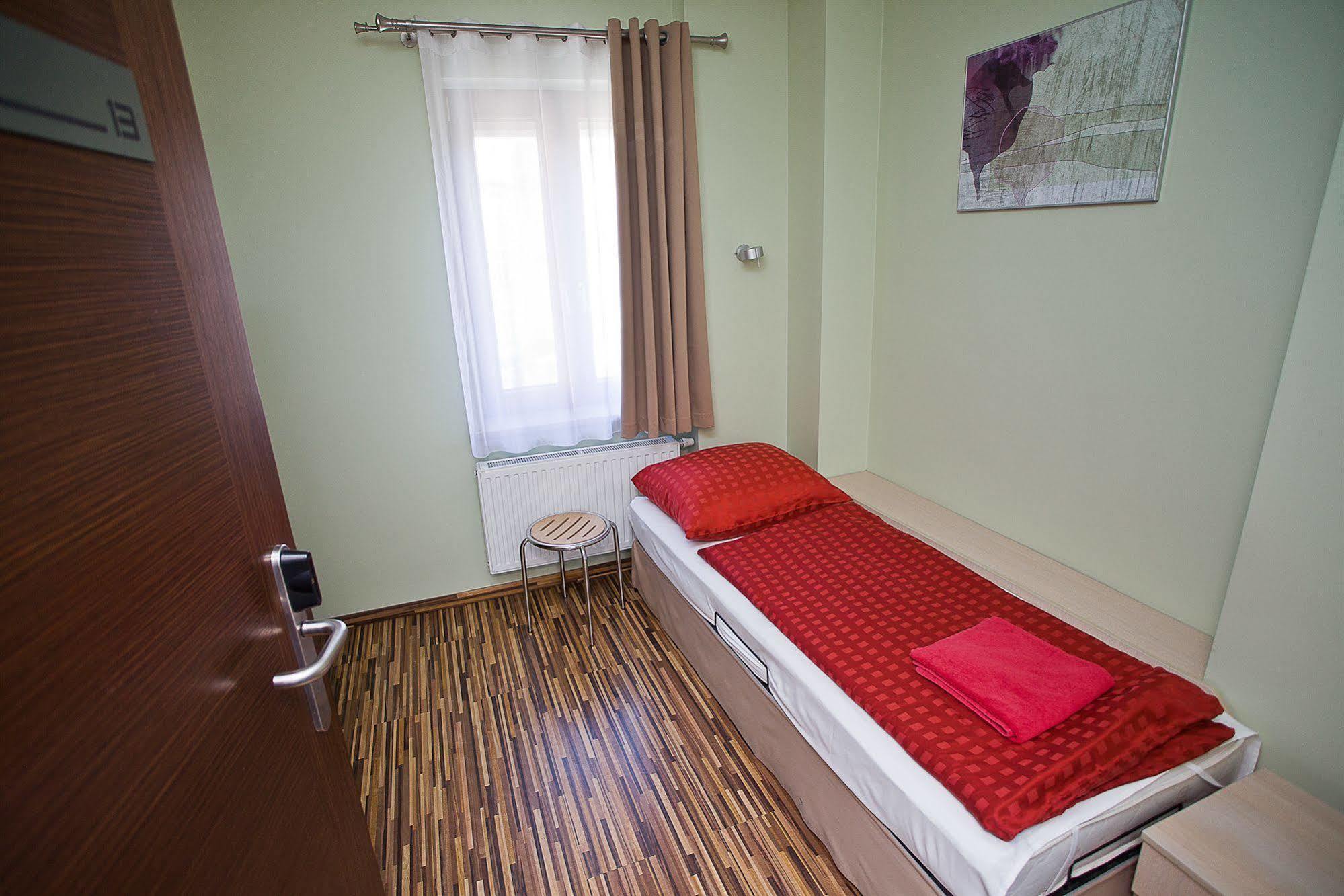 Great Polonia Dwarf Wroclaw Bed & Breakfast Eksteriør bilde